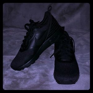 Boys Nike Shoes Size 5.5. Never used. No box.